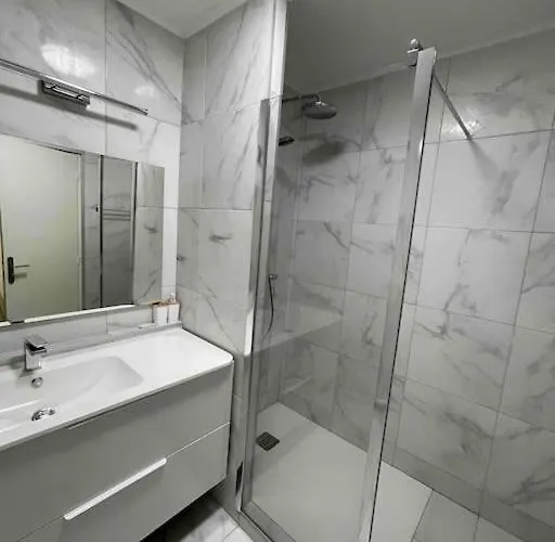 3 Pieces A Juan-les-pins *